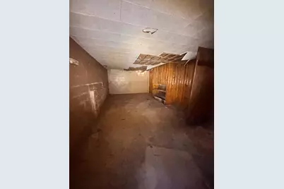 1027 E 35th Place, Gary, IN 46409 - Photo 6