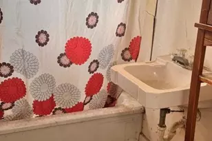 1027 E 35th Pl, Gary, IN 46409 - Photo 4