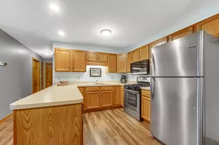 9320 Spring Creek Dr, Highland, IN 46322 - Photo 6