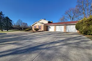 5795 Taft Pl, Merrillville, IN 46410 - Photo 4