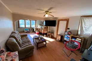 201 S Cross St, Waveland, IN 47989 - Photo 2