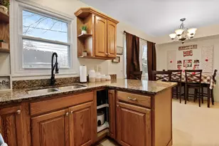 392 Stone Hill Dr, Valparaiso, IN 46385 - Photo 8