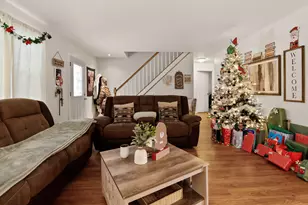 392 Stone Hill Dr, Valparaiso, IN 46385 - Photo 4