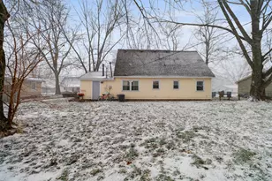 392 Stone Hill Dr, Valparaiso, IN 46385 - Photo 2