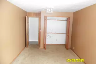 813 W Division St, Demotte, IN 46310 - Photo 12