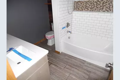 813 W Division Street, Demotte, IN 46310 - Photo 14