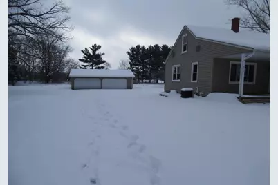 813 W Division Street, Demotte, IN 46310 - Photo 2