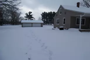 813 W Division St, Demotte, IN 46310 - Photo 2