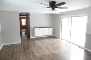 813 W Division St, Demotte, IN 46310 - Photo 10