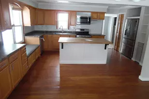 813 W Division St, Demotte, IN 46310 - Photo 6