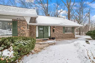 203 Oakridge Ct, Valparaiso, IN 46385 - Photo 4