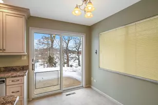 203 Oakridge Ct, Valparaiso, IN 46385 - Photo 6