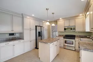 203 Oakridge Ct, Valparaiso, IN 46385 - Photo 8