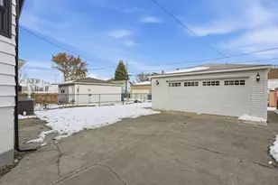 2009 Wespark Ave, Whiting, IN 46394 - Photo 4