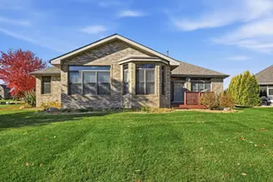 1135 Mary Ellen Dr, Crown Point, IN 46307 - Photo 4