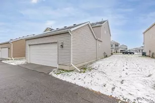 1063 E 116th Pl, Crown Point, IN 46307 - Photo 4