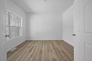 22 Levanno Dr, Crown Point, IN 46307 - Photo 6