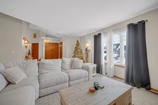 608 Sunflower Ln, Dyer, IN 46311 - Photo 2