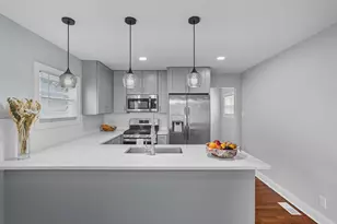 6833 Baring Ave, Hammond, IN 46324 - Photo 6