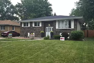 8027 Kooy Dr, Munster, IN 46321 - Photo 2