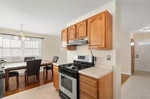 8228 Rutledge St, Merrillville, IN 46410 - Photo 12