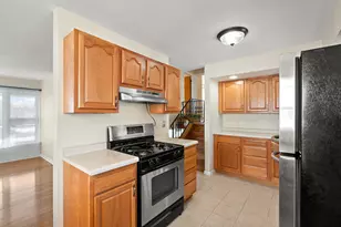 8228 Rutledge St, Merrillville, IN 46410 - Photo 10