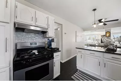 217 E 13 Th Place, Hobart, IN 46342 - Photo 10