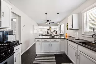 217 E 13 Th Pl, Hobart, IN 46342 - Photo 4