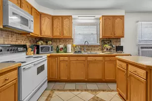 5550 Jefferson Pl, Merrillville, IN 46410 - Photo 10