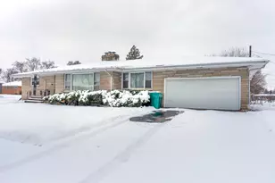 5550 Jefferson Pl, Merrillville, IN 46410 - Photo 2
