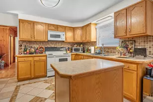 5550 Jefferson Pl, Merrillville, IN 46410 - Photo 8