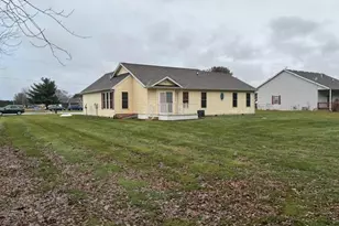 11807 Laurie Dr, Wheatfield, IN 46392 - Photo 4