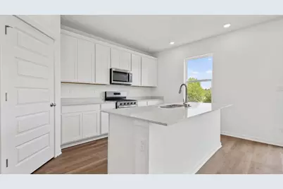 152 Cressmoor Boulevard, Hobart, IN 46342 - Photo 4