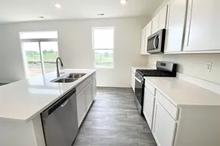 170 Cressmoor Blvd, Hobart, IN 46342 - Photo 6