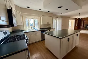 10859 Bunker Dr, Demotte, IN 46310 - Photo 4