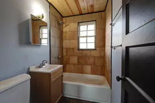 826 Kingsporte Ave, La Porte, IN 46350 - Photo 12