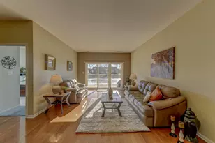 1247 Auburn Meadow Ln, Schererville, IN 46375 - Photo 2