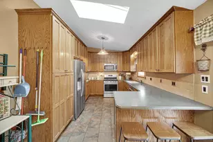 4038 Kingsway Dr, Crown Point, IN 46307 - Photo 4