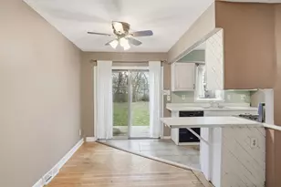 1107 W 62nd Pl, Merrillville, IN 46410 - Photo 4