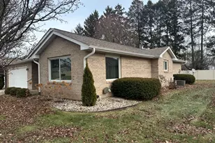 163 Regency Pkwy, La Porte, IN 46350 - Photo 2