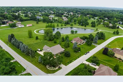 552 Fleetwood Drive N, Valparaiso, IN 46385 - Photo 6