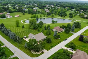 552 Fleetwood Dr N, Valparaiso, IN 46385 - Photo 6