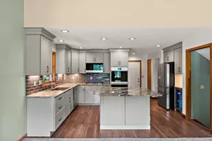 552 Fleetwood Dr N, Valparaiso, IN 46385 - Photo 14