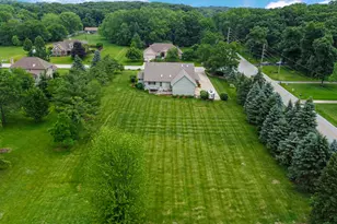 552 Fleetwood Dr N, Valparaiso, IN 46385 - Photo 10