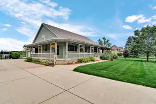 552 Fleetwood Dr N, Valparaiso, IN 46385 - Photo 2