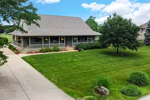 552 Fleetwood Dr N, Valparaiso, IN 46385 - Photo 1