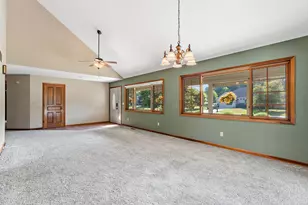 552 Fleetwood Dr N, Valparaiso, IN 46385 - Photo 12