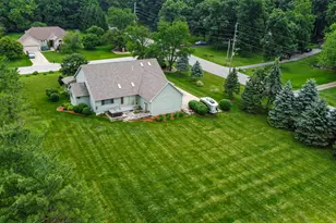 552 Fleetwood Dr N, Valparaiso, IN 46385 - Photo 8