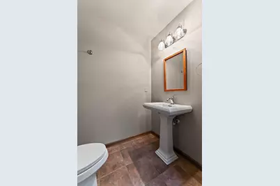 552 Fleetwood Drive N, Valparaiso, IN 46385 - Photo 32