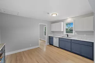 405 Dartmoor Rd, Kingsford Heights, IN 46346 - Photo 10